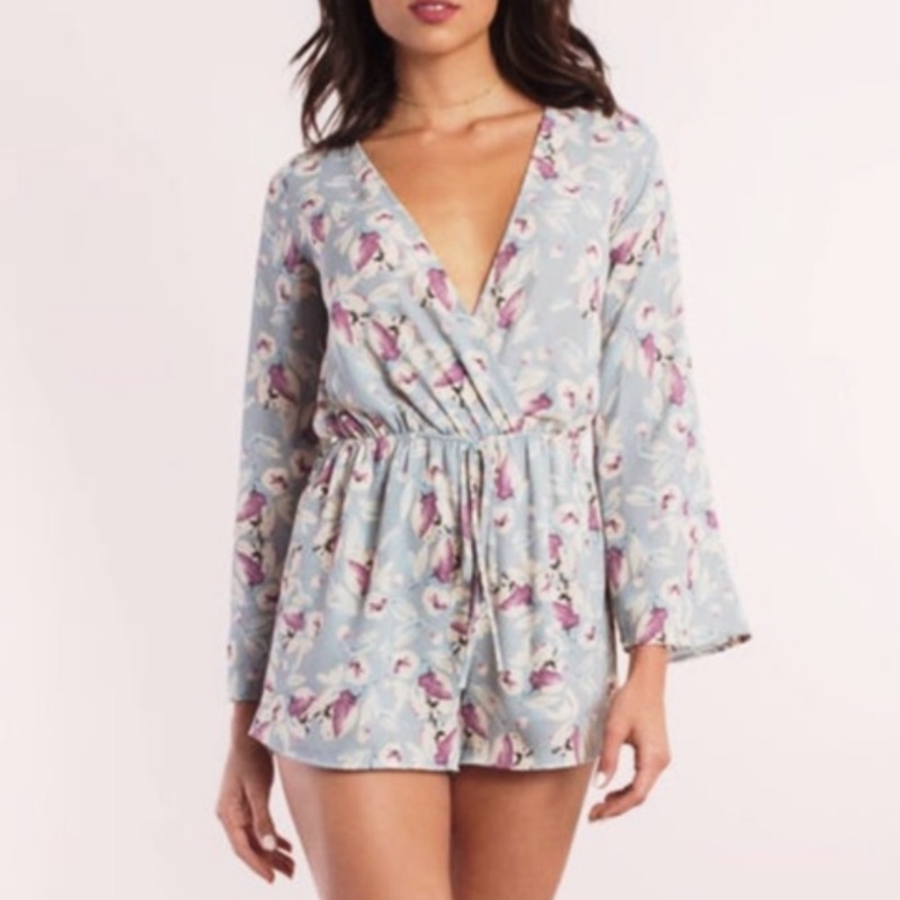 🔆Tobi Bell Sleeve Blue Floral Romper